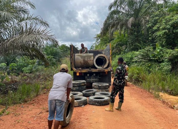 Photo of Distribusi Material Gorong-Gorong Jadi Penunjang Kelancaran Pembangunan Jalan 