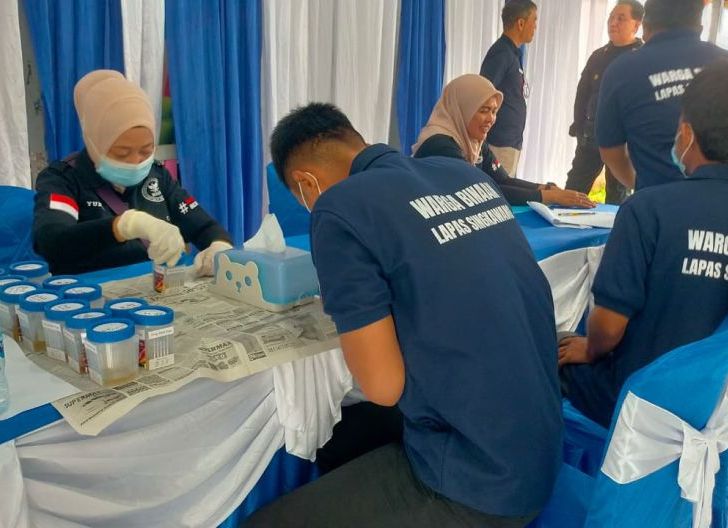 Photo of Ratusan Narapidana dan Petugas Lapas Singkawang Dinyatakan Negatif Narkoba