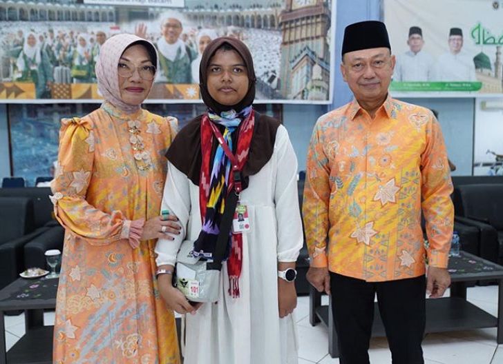 Photo of Jemaah Haji Termuda Indonesia Asal Pontianak, Kisah Haru Aila Afifah