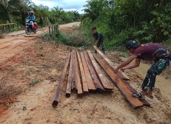 Photo of Material Lengkap di Lokasi, TMMD Sanggau Mulai Pembangunan Jembatan 