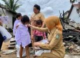Photo of Penggiat Sosial Beri Perlengkapan Sekolah Anak Korban Kebakaran