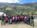 Satgas Yon Parako 466 Pasgat Pos Mulia Hadirkan Senyum Warga Papua