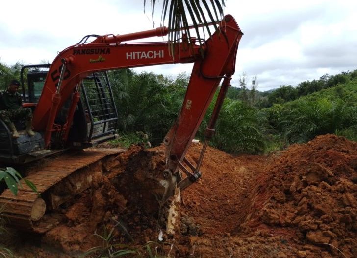 Photo of Satgas TMMD dan Excavator Bersinergi Percepat Pembangunan 