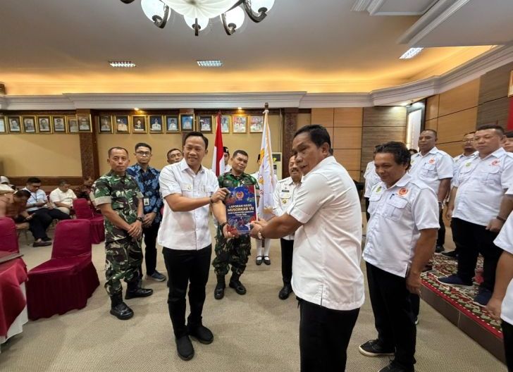 Photo of Daud Yordan Lantik Ketua dan Kepengurusan KONI Kabupaten Sanggau Periode 2026-2030