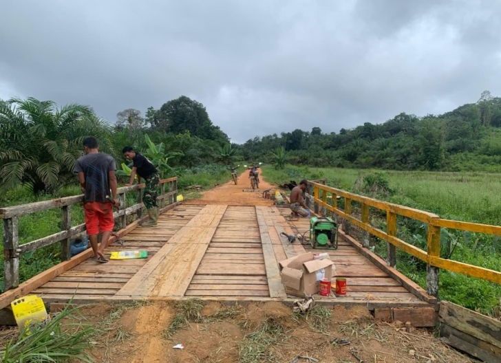 Photo of Pembangunan Jembatan Titik Kedua TMMD Ke-128 Kodim 1204/Sanggau Hampir Rampung