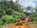 Alat Berat Dikerahkan untuk Percepatan Pengerjaan Jalan TMMD Ke-128 Kodim 1204/Sanggau