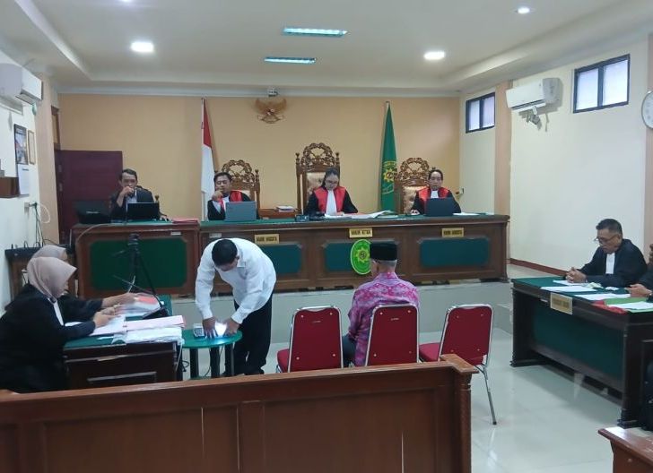 Photo of Pledoi di PN Mempawah, Tim Kuasa Hukum Nilai Kasus Ketua KPSA Sudah Kadaluwarsa