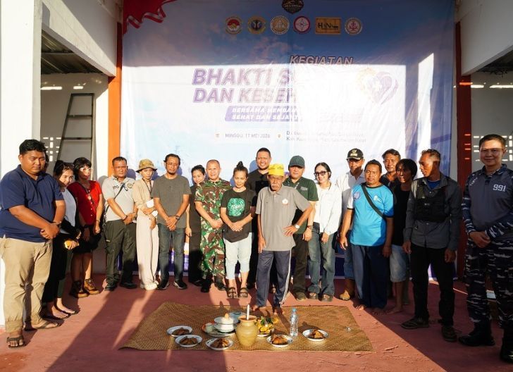 Photo of Layani Ratusan Warga, TNI AL dan PT MLS Group Gelar Bhakti Sosial-Kesehatan di Pedalaman Kubu Raya
