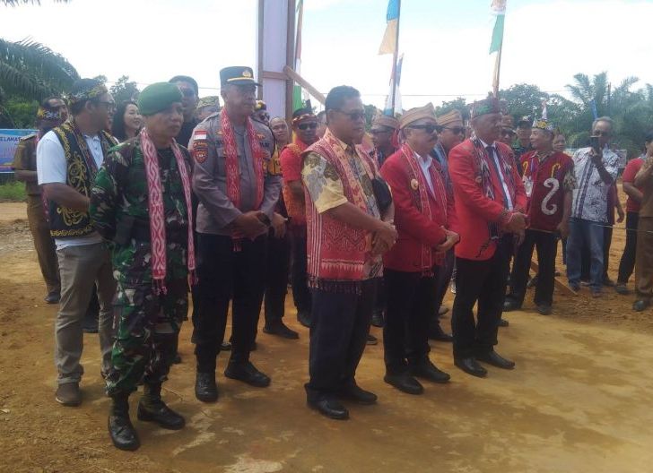 Photo of Kapolsek Meliau Hadiri Pembukaan Gawai Adat Dayak, Budaya dan Persaudaraan Jadi Semangat Utama