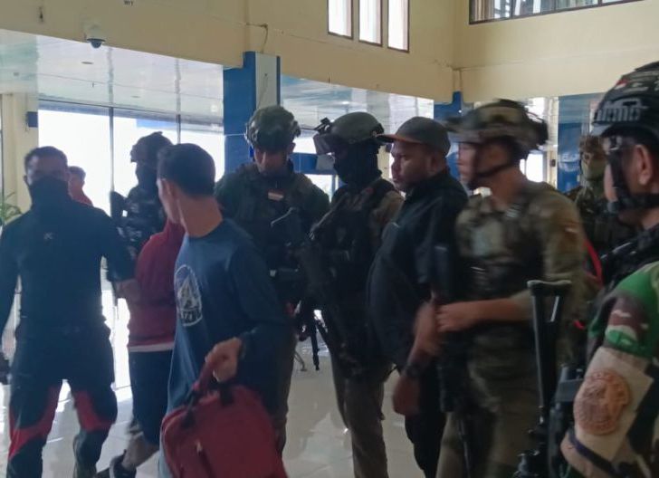 Photo of Satgas Yon Parako 466 Pasgat dan Satgas Damai Cartenz Ringkus Wakil Komandan Batalyon HSSBI Kodap XVI di Yahukimo