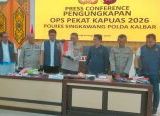 Photo of Polres Singkawang Amankan 57 Botol Miras Selama Operasi Pekat 2026