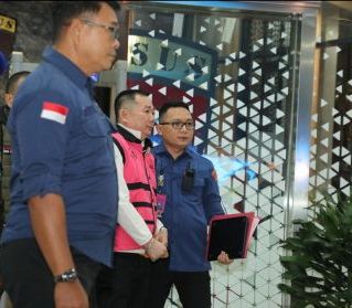 Tim Penyidik Jam Pidsus Kejagung Tetapkan Tersangka SDT Komisaris PT QSS Perkara Penyimpangan Pertambangan di Kalbar