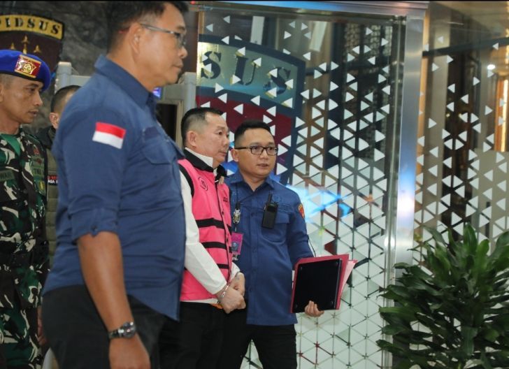 Photo of Tim Penyidik Jam Pidsus Kejagung Tetapkan Tersangka SDT Komisaris PT QSS Perkara Penyimpangan Pertambangan di Kalbar