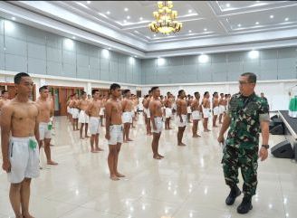 Siapkan Personel yang Profesional dan Tangguh, Kasdam XII/Tpr Pimpin Sidang Parade Caba PK TNI AD Gel II TA 2026