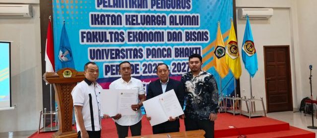 Berlangsung Khitmad, Pengurus IKAFEB UPB Pontianak Periode 2025-2027 Resmi Dilantik