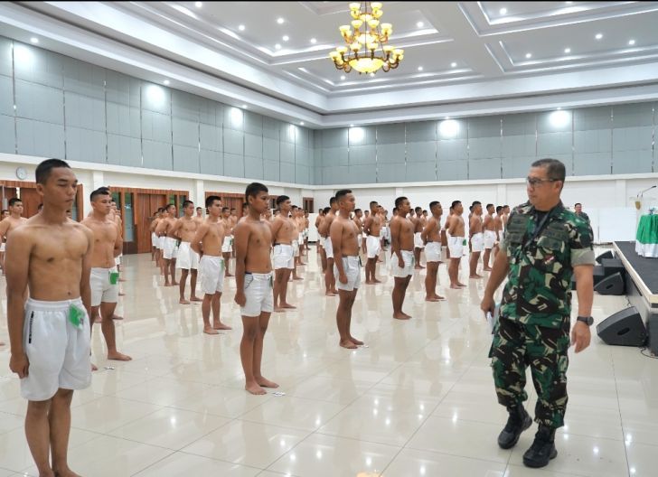 Photo of Siapkan Personel yang Profesional dan Tangguh, Kasdam XII/Tpr Pimpin Sidang Parade Caba PK TNI AD Gel II TA 2026