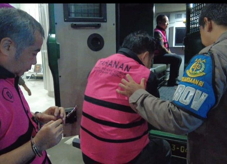 Photo of Tim Penyidik Tetapkan 4 Orang TersangkaPerkara Penyimpangan IUP di Kalimantan Barat