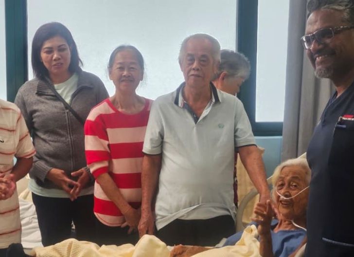 Photo of Usia 102 Tahun, Nenek Ini Kembali Berdiri dan Berjalan Dua Hari Setelah Operasi di Sunway Kuala Lumpur