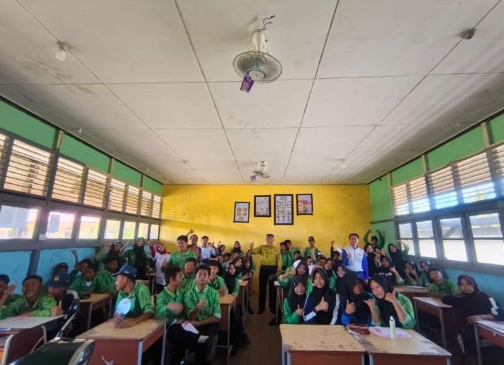 Photo of Edukasi Safety Riding Astra Motor Kalbar Tanamkan Budaya Cari_aman di SMPN 1 Sungai Kakap dan SMKN 1 Sungai Kakap