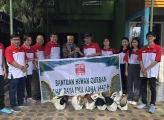 Salurkan Hewan Kurban, Raja Mempawah Apresiasi Kepedulian INTI Kalbar