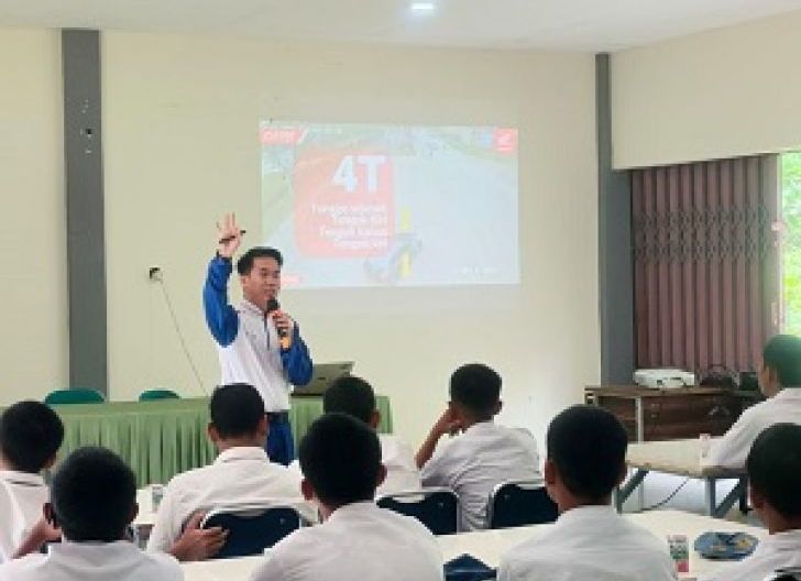 Photo of Budaya Keselamatan Berkendara Ditanamkan Sejak Dini di Sungai Kakap 