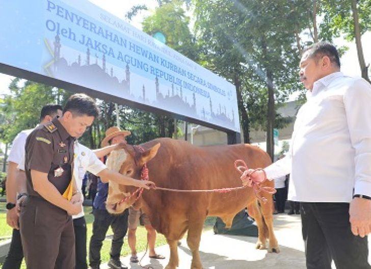 Photo of Sambut Idul Adha 1447 H, Jaksa Agung Serahkan 57 Hewan Kurban