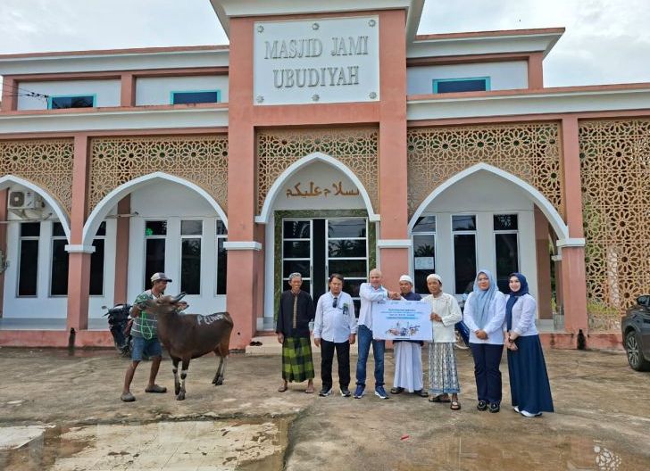 Photo of Pelindo Regional 2 Pontianak Salurkan Hewan Kurban untuk Masyarakat Kalbar