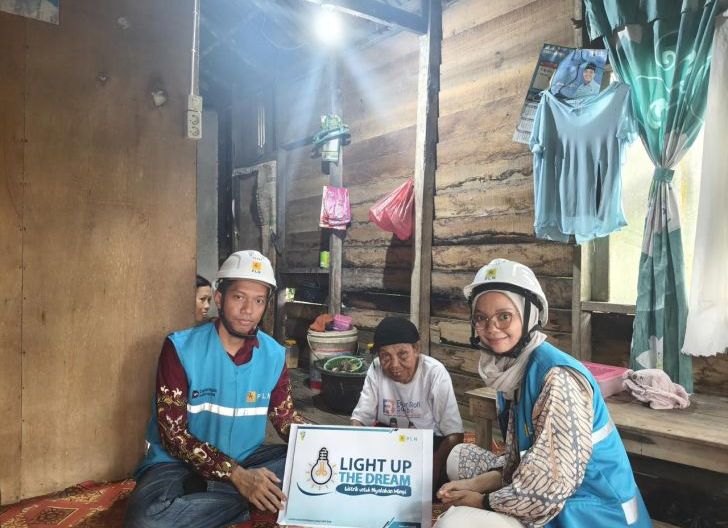 Photo of PLN Hadirkan Cahaya dan Harapan Rumah Ibu Mastur di Sambas