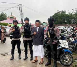 Satbrimob Polda Kalbar Patroli Pengamanan Sholat Idul Adha di Sejumlah Lokasi di Kabupaten Sintang