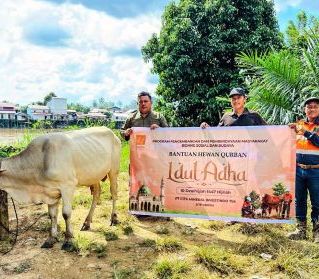 Maknai Idul Adha, CMI Bagikan Hewan Kurban ke Masyarakat Sekitar Area Operasi