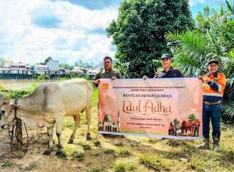 Maknai Idul Adha, CMI Bagikan Hewan Kurban ke Masyarakat Sekitar Area Operasi
