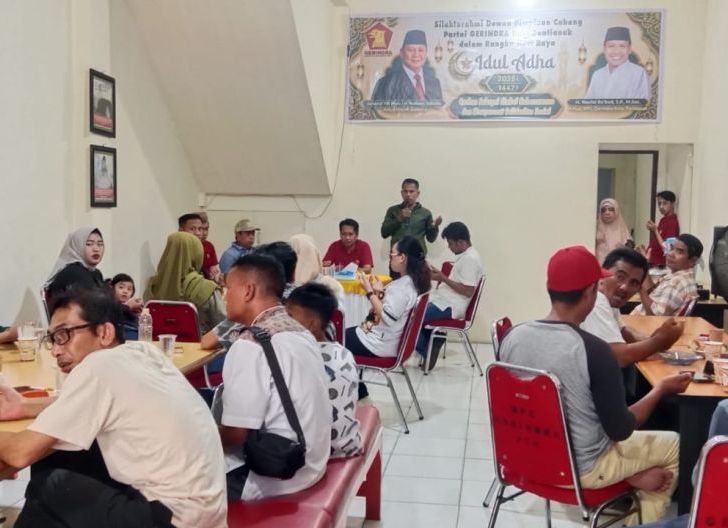 Photo of Gelar Silaturahmi dan Halalbihalal 1447 H/2026: DPC Gerindra Pontianak Potong 12 Hewan Kurban, Distribusikan hingga Tingkat PAC