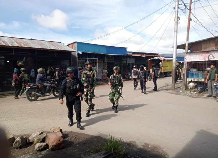 Photo of Peringati Hari Integrasi Papua, Satgas Yon Parako 466 Pasgat Jaga Kelancaran Peringatan di Dogiyai