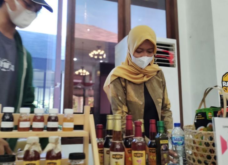 Photo of Saat Lebah Hutan Menggerakkan Ekonomi Perbatasan