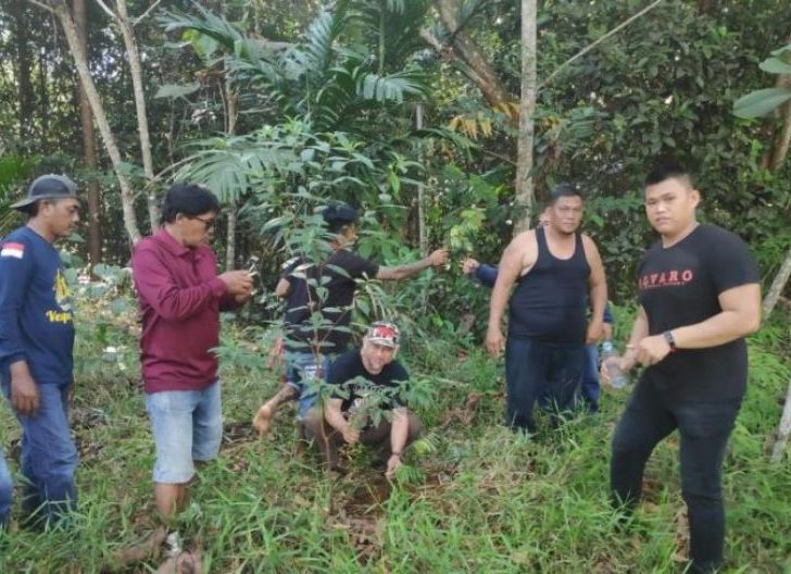 Photo of Jejak Hijau Bumi: Kolaborasi Karya Alam Mgr. Samuel Oton Sidin OFM Cap dan Bruder Stephanus Paiman OFM Cap di Rumah Pelangi