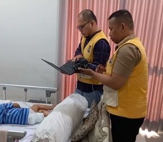 Hari Libur Bukan Halangan, Imigrasi Pontianak Hadirkan Layanan TANJAK bagi Pemohon Sakit di RS Kharitas Bhakti