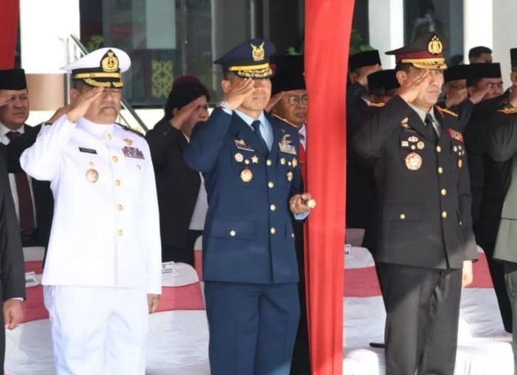 Photo of Teguhkan Nilai-Nilai Pancasila, Danlanud Supadio Hadiri Upacara Hari Lahir Pancasila 2026