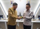 Photo of Bupati Toraja Utara Adopsi Budaya Ngopi Pontianak, Dinilai Berhasil Jaga Keharmonisan Umat Beragama