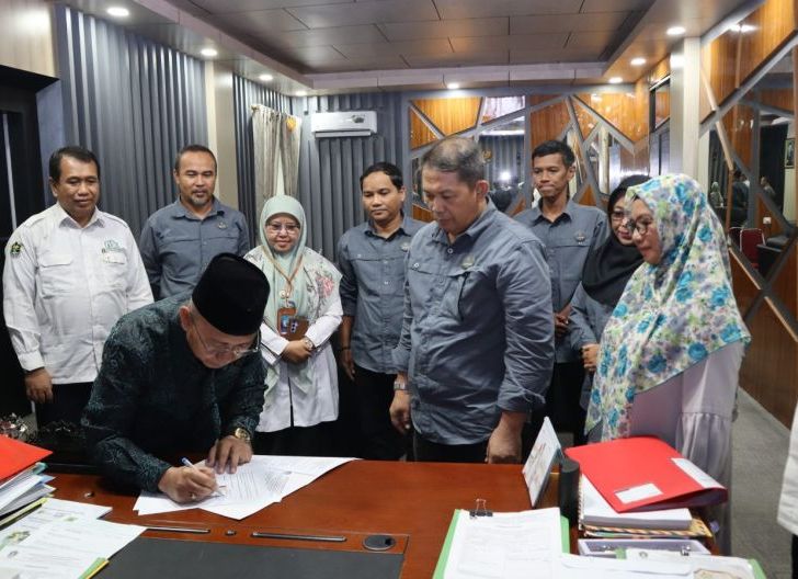 Photo of Pemilihan Rektor IAIN Pontianak 2026-2030 Masuki Tahap Senat, Prof Syarif Terima Berkas Hasil Penjaringan Bakal Calon