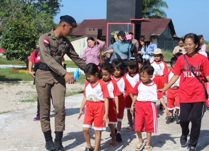 Photo of Belajar Jadi Polisi, Anak-anak TK dan PAUD Kunjungi Markas Brimob Kalbar