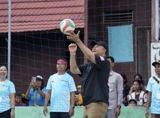 Bupati Buka Turnamen Bola Voli HUT ke-16 Desa Pengatapan Raya