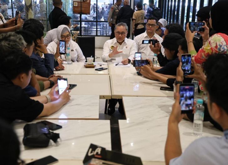 Photo of Hari Lingkungan Hidup Sedunia, Zulhas Ungkap Strategi Atasi 60 Juta Ton Sampah per Tahun
