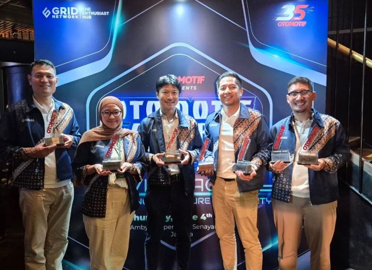 Photo of Dari Skutik Hingga Sport, Yamaha Sapu Bersih 7 Penghargaan di Event Otomotif Award 2026