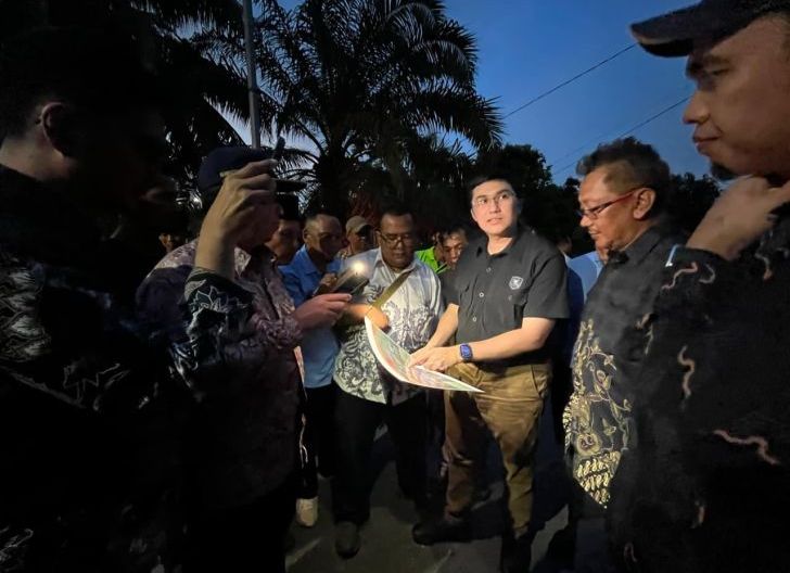 Photo of Tinjau Jalan Serindang-Bukit Segoler di Sambas, Kemenko Infra Dorong Percepatan Infrastruktur di Beranda Terdepan Indonesia