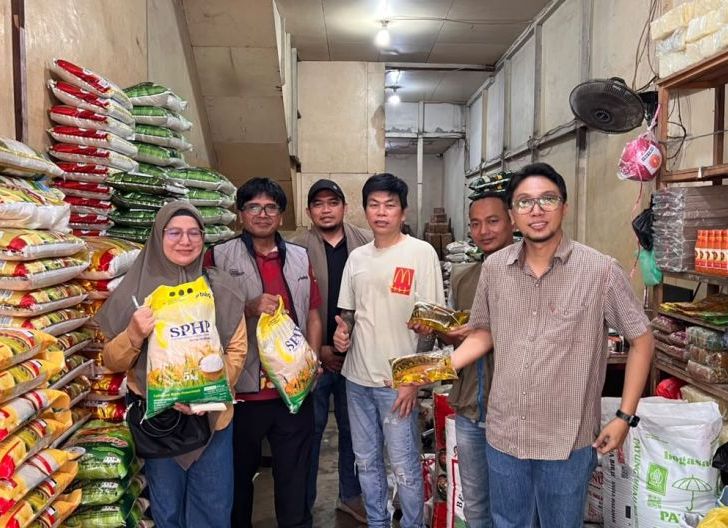 Photo of BULOG Kalbar Gelontorkan Beras SPHP dan Percepat Penyaluran Bantuan Pangan untuk Menjaga Stabilitas Harga