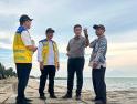 Cek Kemajuan Pembangunan Pengaman Pantai Matang Danau, Kemenko Infra Tegaskan Komitmen Lindungi Masyarakat dari Abrasi
