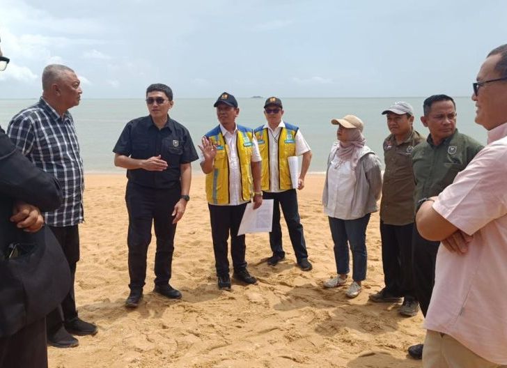 Photo of Selamatkan Pantai Kura-Kura dari Abrasi, Kemenko Infra Tinjau Titik Rencana Pembangunan Pengamanan Pantai