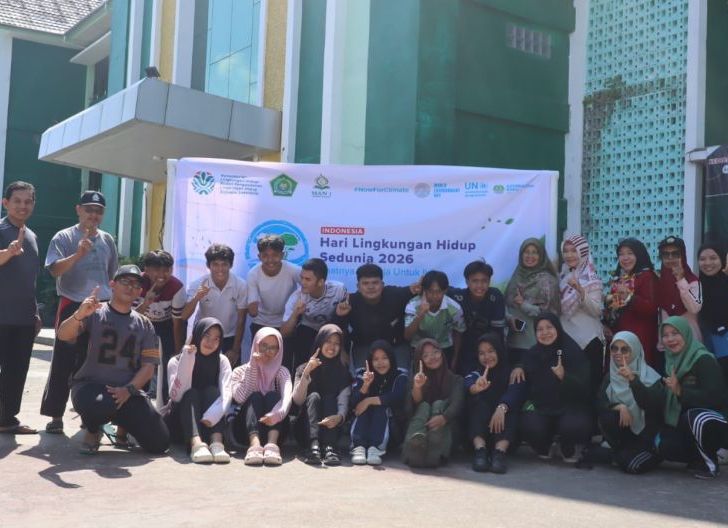 Photo of Bebersih MAN 1 Pontianak, Cara Terbaik Peringatan Hari Lingkungan Hidup Sedunia 2026