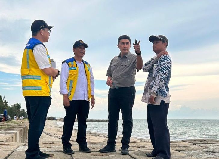 Photo of Cek Kemajuan Pembangunan Pengaman Pantai Matang Danau, Kemenko Infra Tegaskan Komitmen Lindungi Masyarakat dari Abrasi