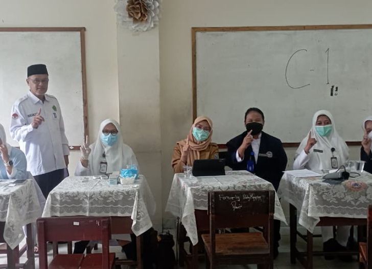 Photo of MAN 1 Pontianak Terima Kunjungan Tim UPT Puskesmas Perumnas I untuk Cek Kesehatan Gratis